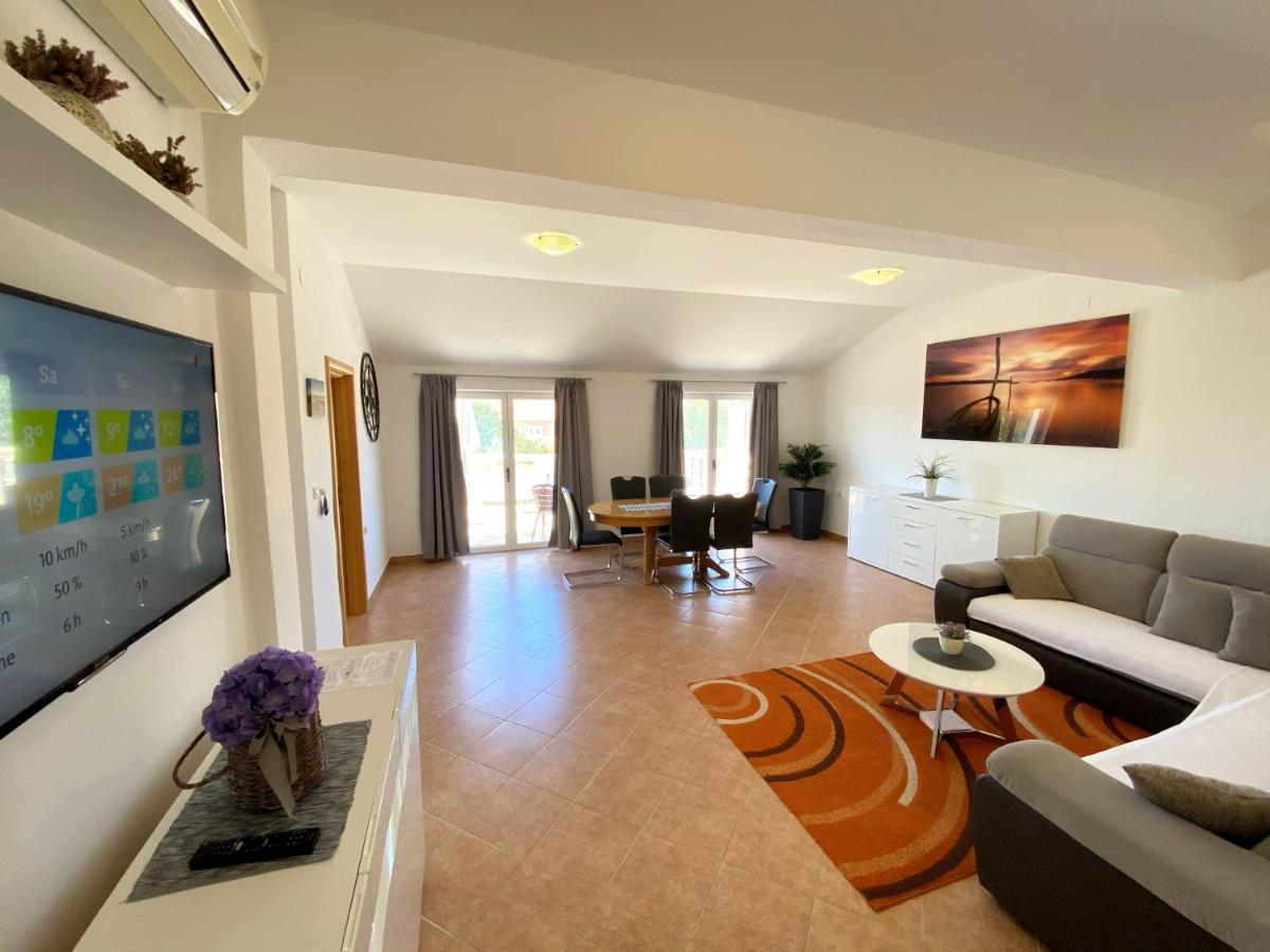 Apartments Saric Biograd Na Moru Ngoại thất bức ảnh