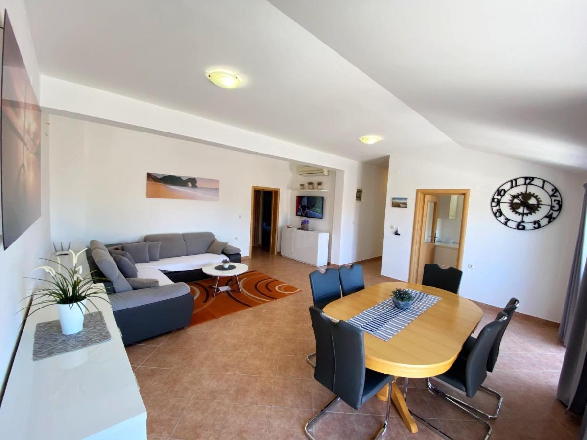 Apartments Saric Biograd Na Moru Ngoại thất bức ảnh