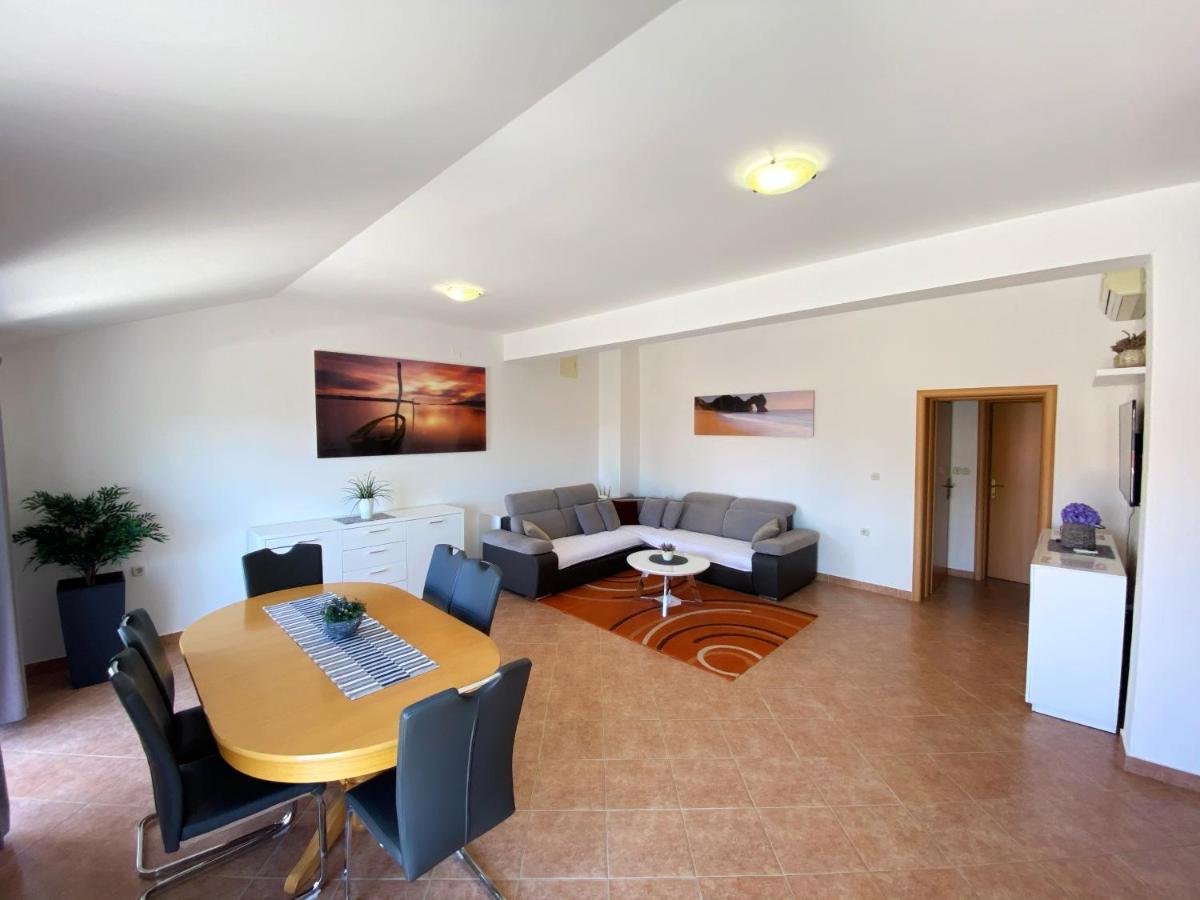 Apartments Saric Biograd Na Moru Ngoại thất bức ảnh