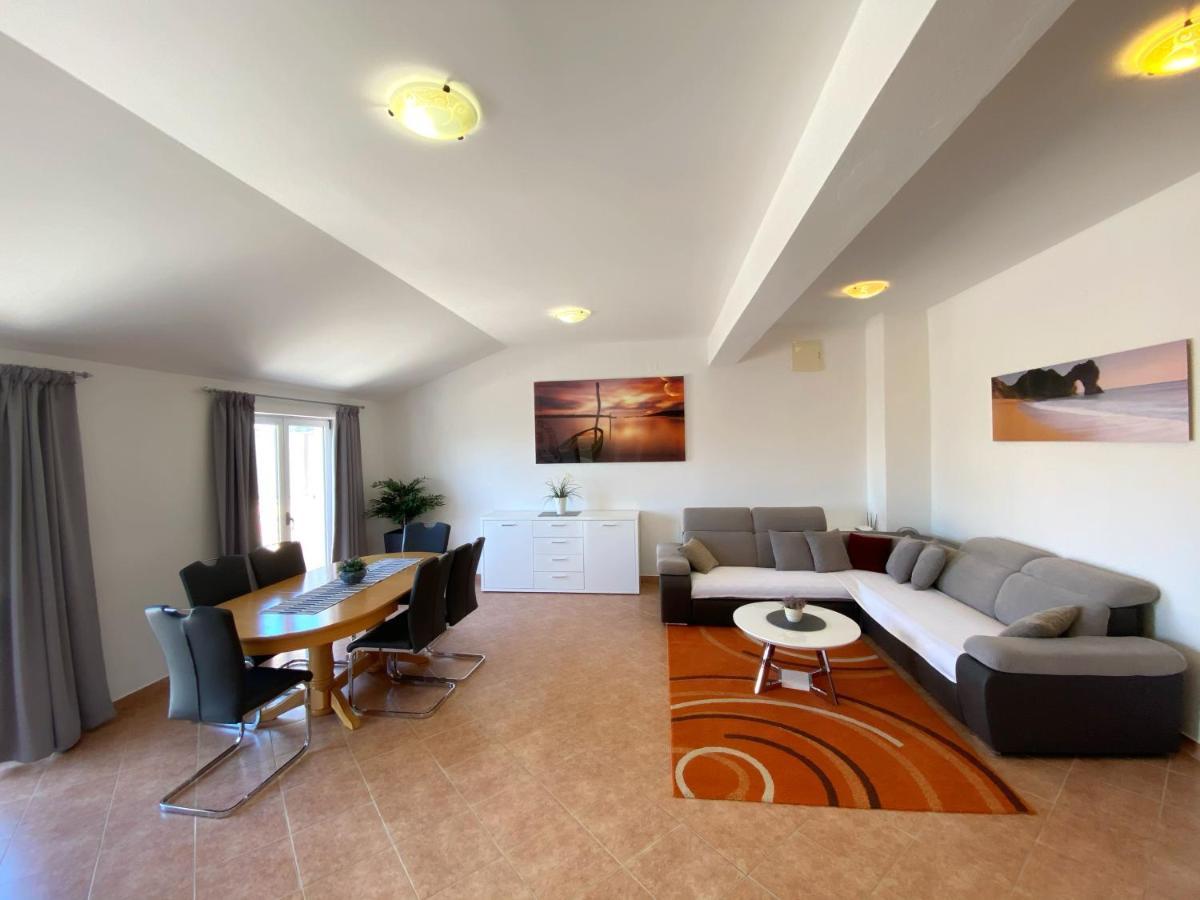 Apartments Saric Biograd Na Moru Ngoại thất bức ảnh