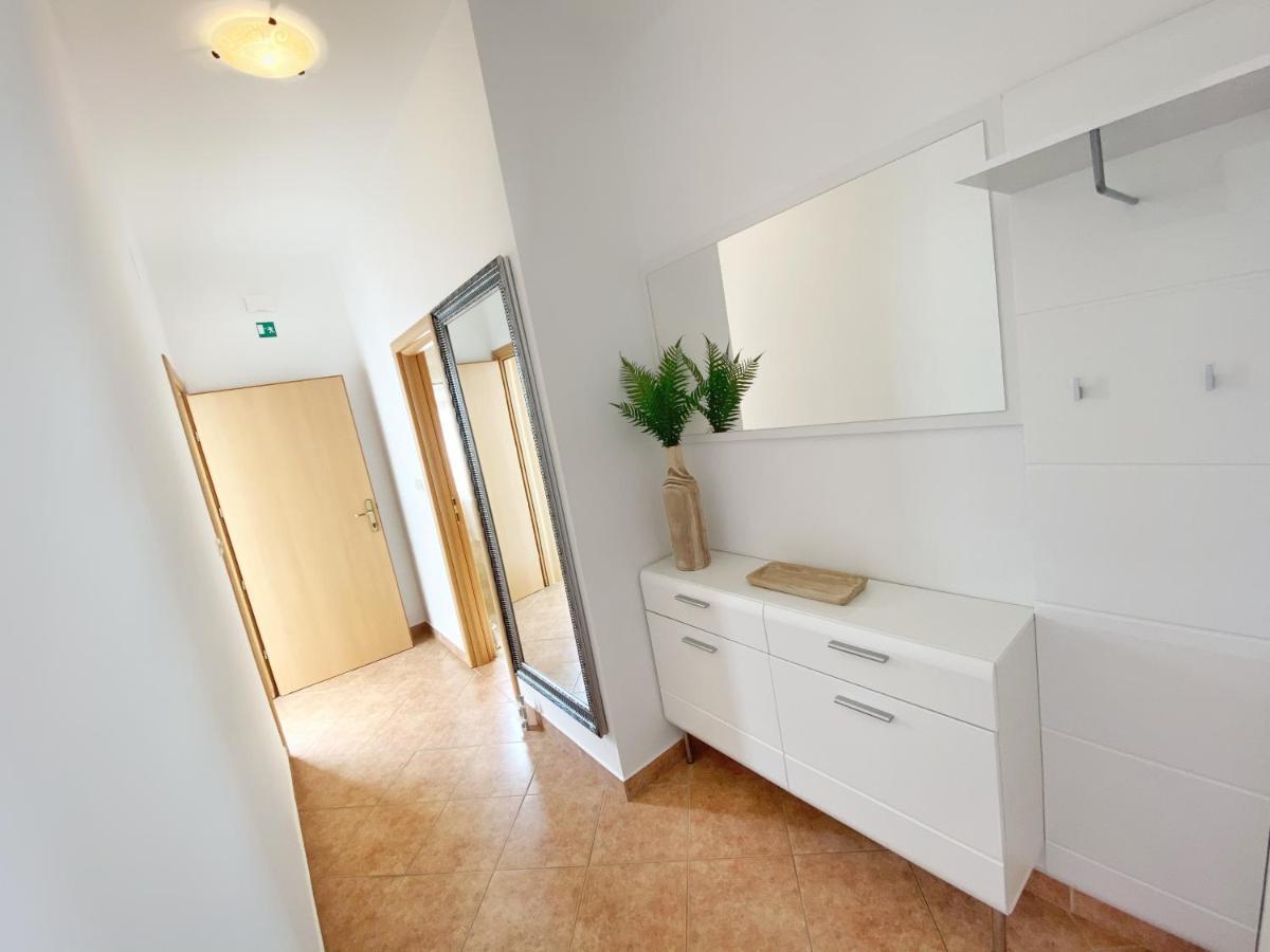 Apartments Saric Biograd Na Moru Ngoại thất bức ảnh
