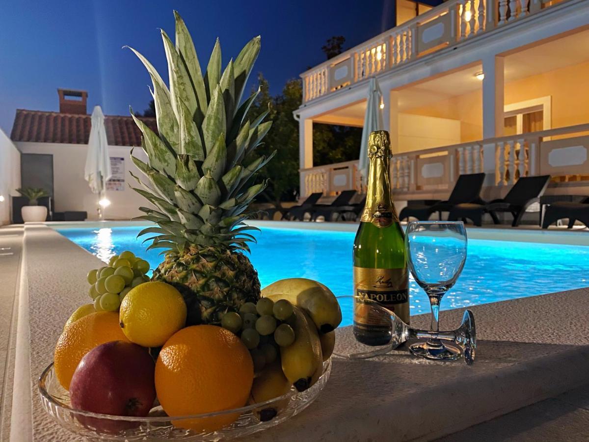 Apartments Saric Biograd Na Moru Ngoại thất bức ảnh
