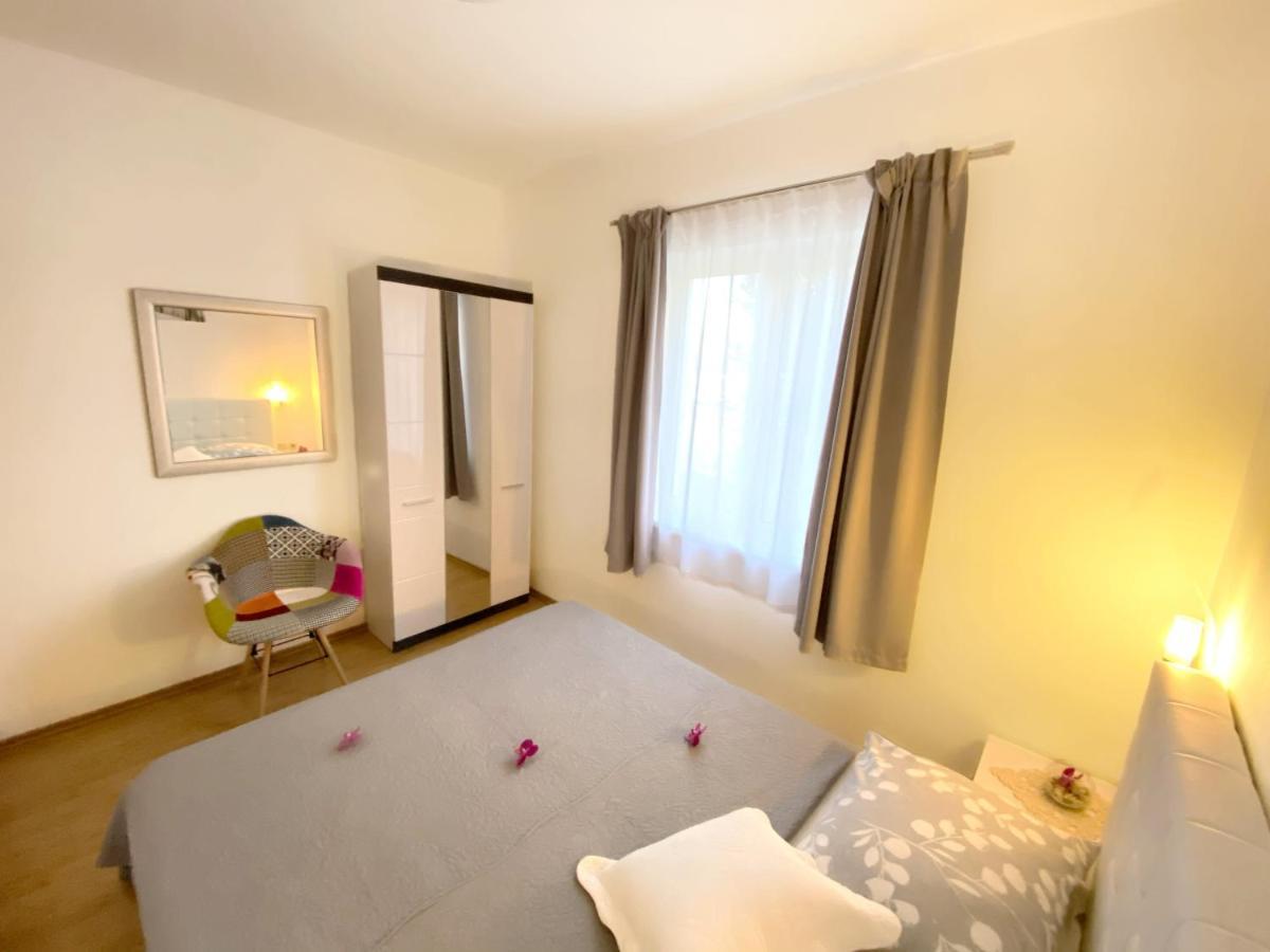 Apartments Saric Biograd Na Moru Ngoại thất bức ảnh