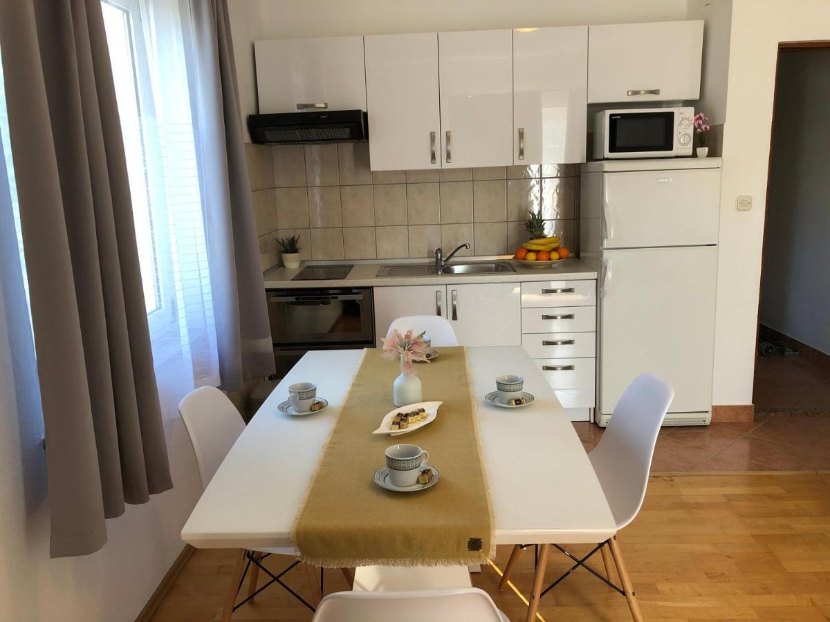 Apartments Saric Biograd Na Moru Ngoại thất bức ảnh