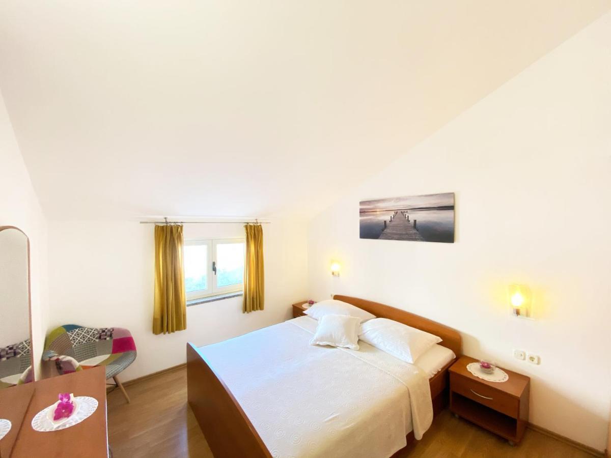 Apartments Saric Biograd Na Moru Ngoại thất bức ảnh