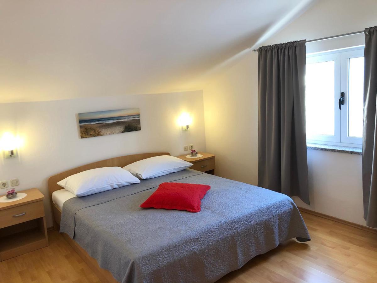 Apartments Saric Biograd Na Moru Ngoại thất bức ảnh