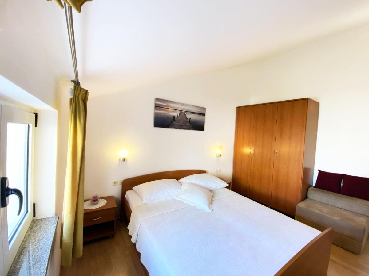 Apartments Saric Biograd Na Moru Ngoại thất bức ảnh