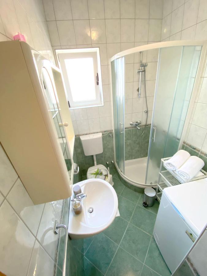 Apartments Saric Biograd Na Moru Ngoại thất bức ảnh