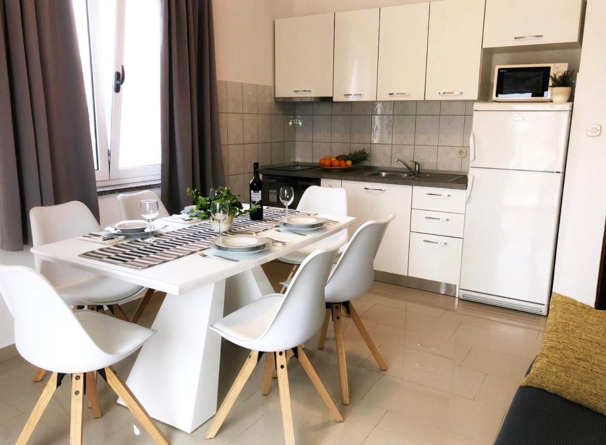 Apartments Saric Biograd Na Moru Ngoại thất bức ảnh